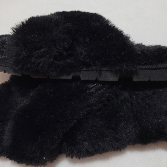 Slippers - Picture 2 of 2